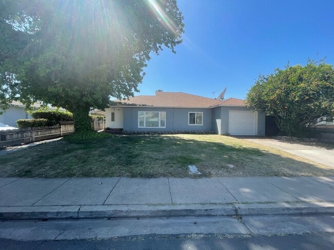 Photo - 125 N Elm Ave House