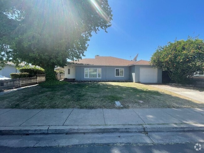 Building Photo - 125 N Elm Ave Rental