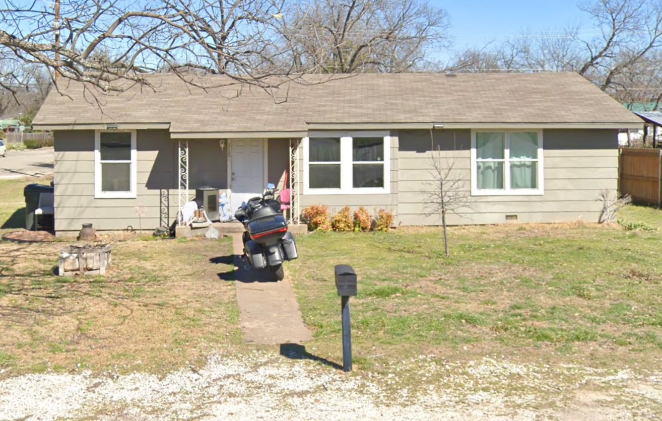 Photo - 115 N Avenue R