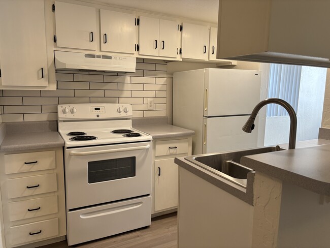 Building Photo - 12123 W Bell Rd Rental