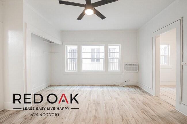 Building Photo - 816 S Park View St Unit 101