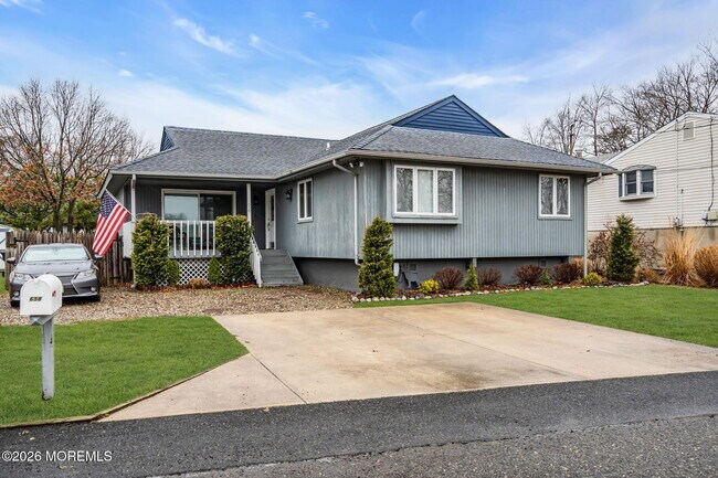 Photo - 658 Driftwood Pl