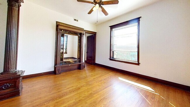 Building Photo - Top Floor North Center Two Bedroom Unit 4103 3 Rental