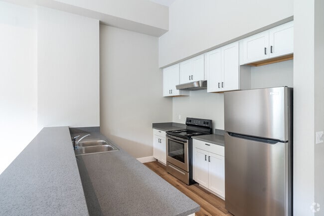 1BR, 1BA - 745SF - Lincoln Building