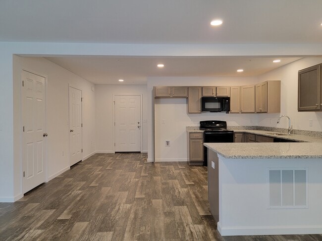 Photo - 140 Robert Cir