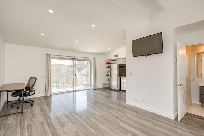 1304 Mariposa Dr Unit 214
