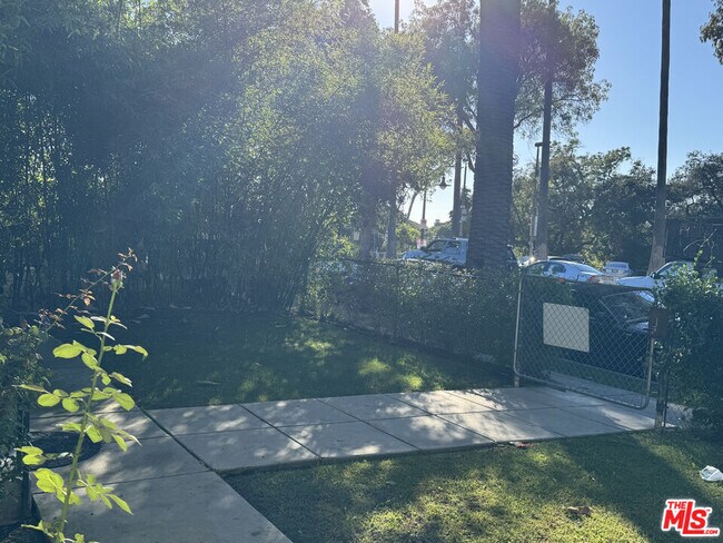 Photo - 446 S St Louis St