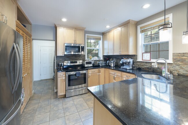 Photo - 4850 Crescent St