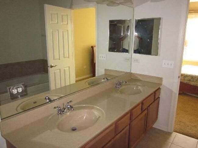 Building Photo - 281 Hickory Lane