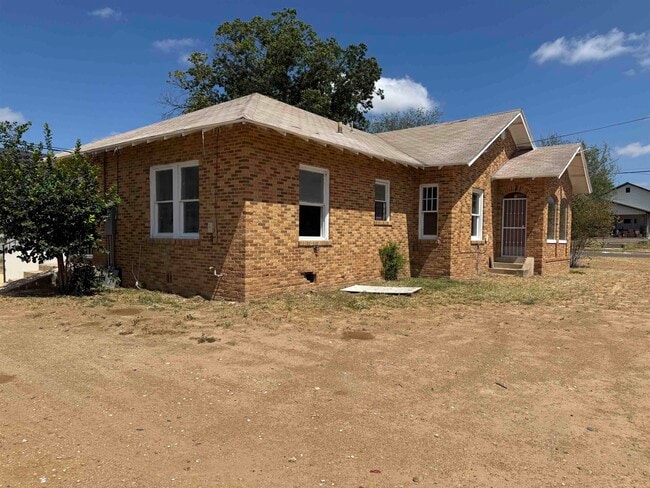 Photo - 1319 Mier St