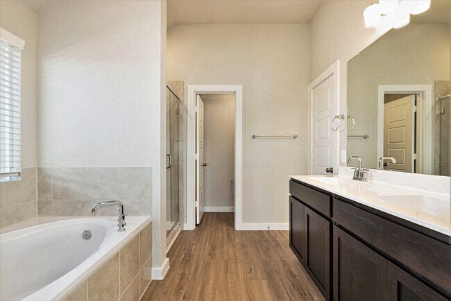 Photo - 672 Roaring Fls Dr