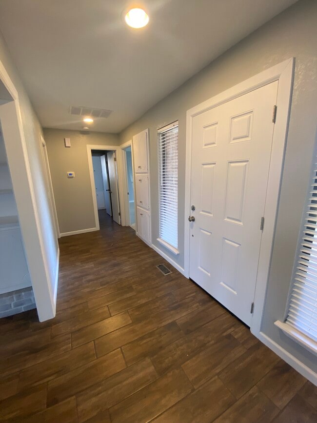 Photo - 801 Rolling Hill Terrace