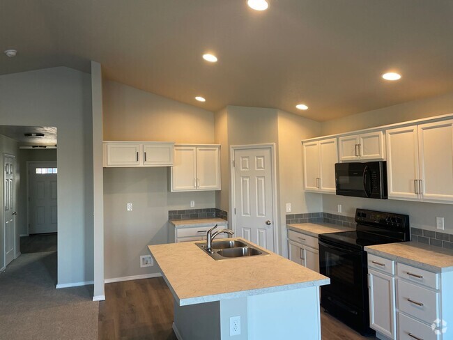 Building Photo - 3 bedroom, 2 bath home on a cul-de-sac / R...