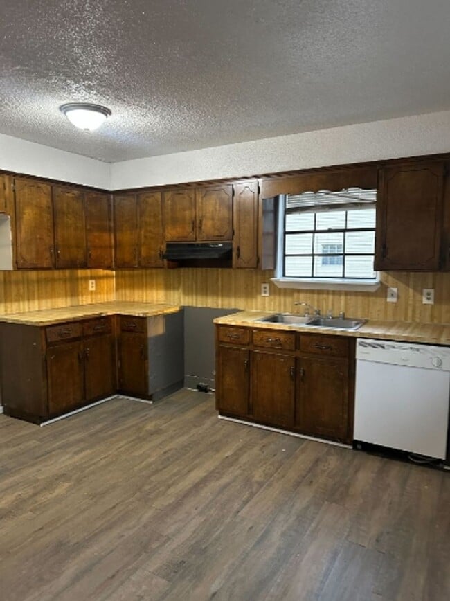 Photo - Charming Duplex for Rent- Spacious and Convenient Living!