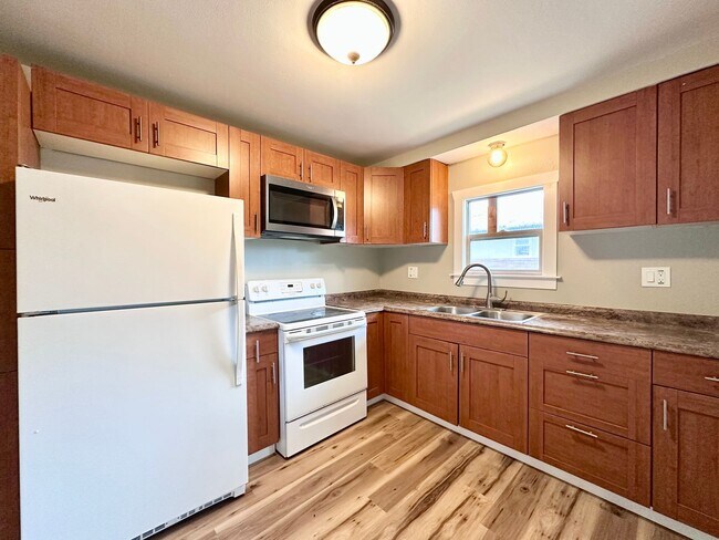 Photo - CHARMING ONE LEVEL HOME W/ GARAGE! W/S/G INCLUDED!