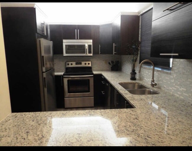 Building Photo - 12568 Shoreline Dr Unit 303 Rental