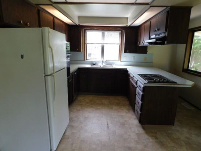 Photo - 3Bd/2Ba Single Story House - Available to ...