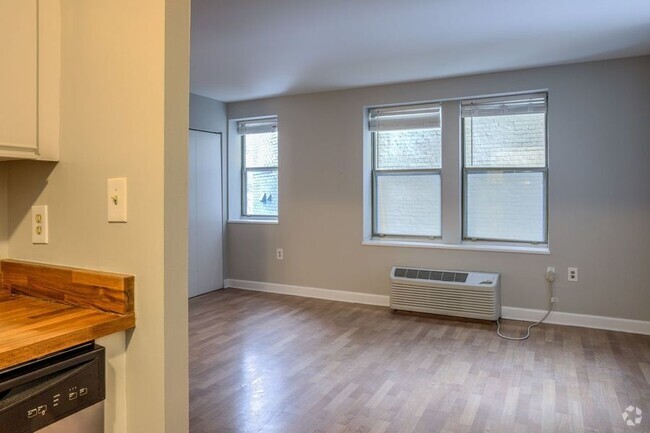 Building Photo - Spacious Studio Across from Meridian Hill ... Rental