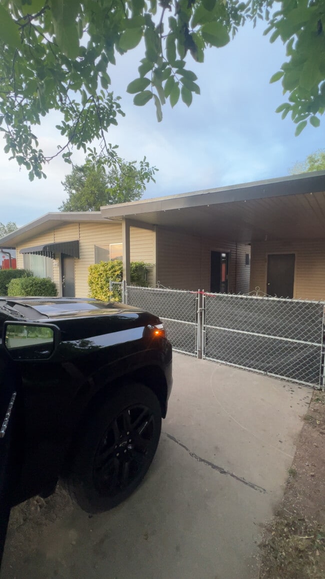 Building Photo - Ontario