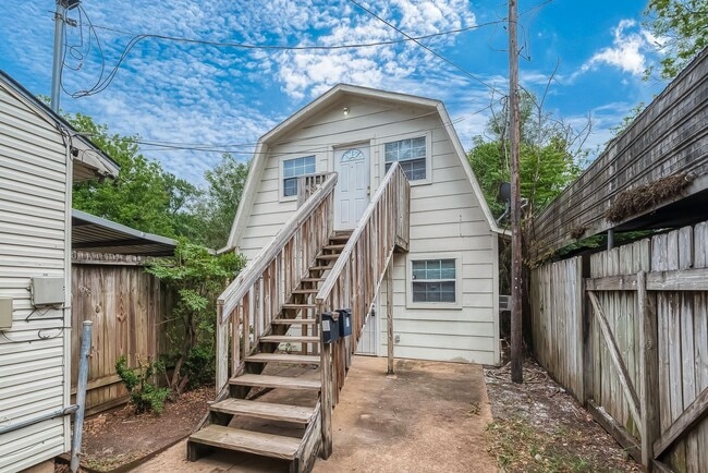 Building Photo - For Lease | Efficiency 1 Bath | 600 Sq Ft ...