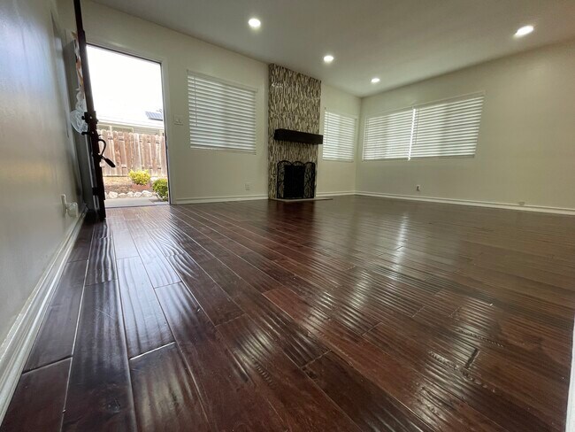 Photo - 8515 Barnsley Ave