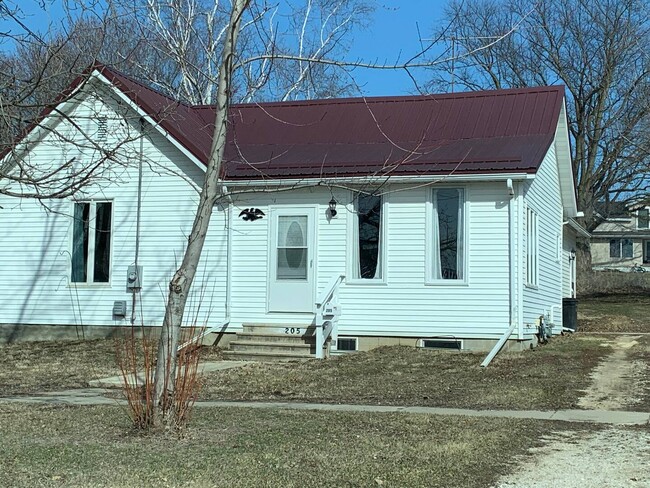 Photo - 205 S Walnut St House