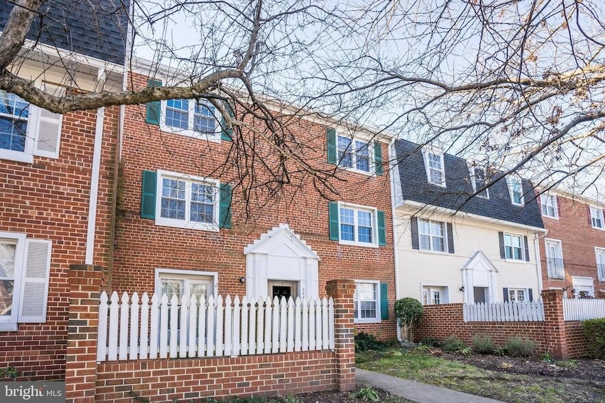 Photo - 2844 S Wakefield St