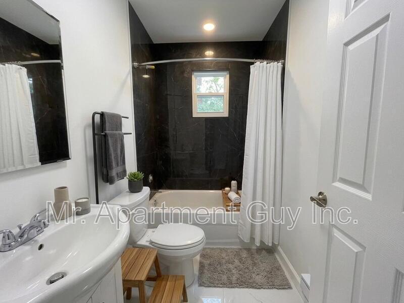 Photo - 2 Balsam Ave S Unit 14A