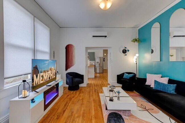 Photo - 2030 Young Ave