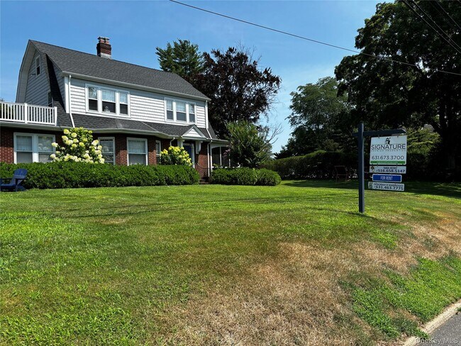 160 W Neck Rd