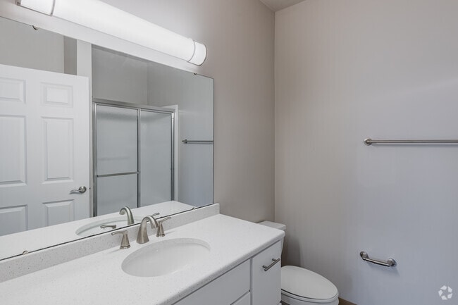2BR, 2BA - 1,007SF - Bathroom