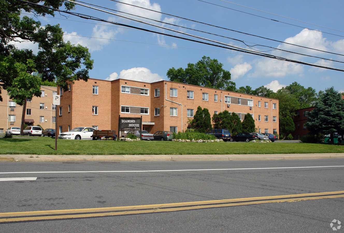 Diamond House Apartments - Diamond House Apartments