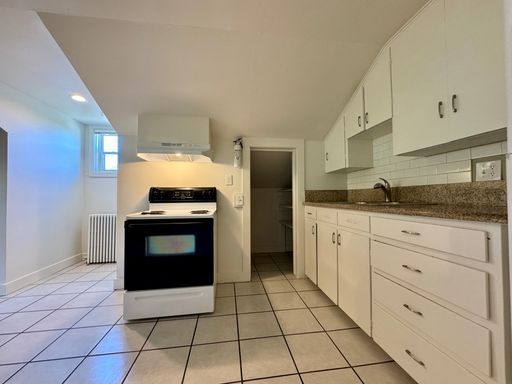 Photo - LARGE 2 Bed, 1 Bath Apartment Available NOW!! Unit B