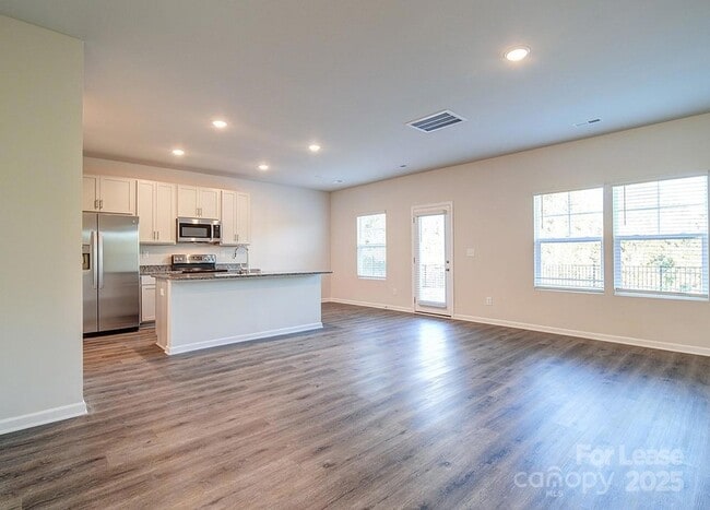 Photo - 154 Almaden St
