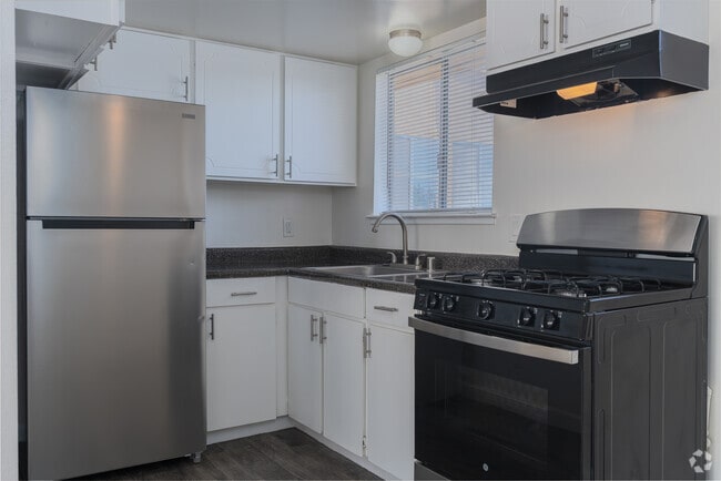 1BR, 1BA - 650SF - Kitchen