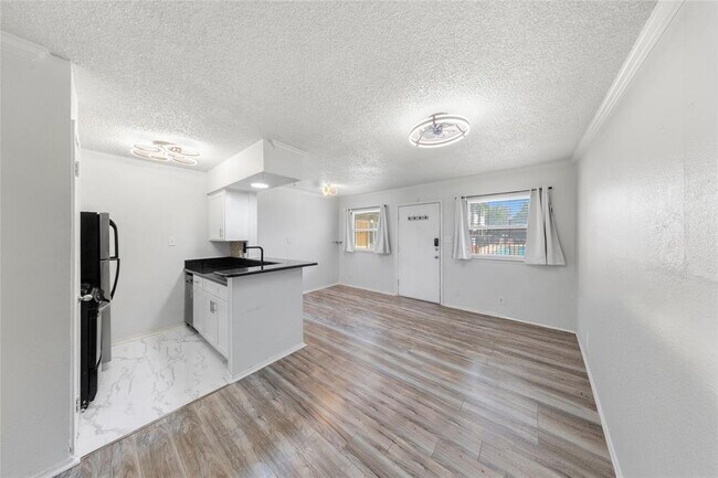 Photo - 2401 Manor Rd Unit 123
