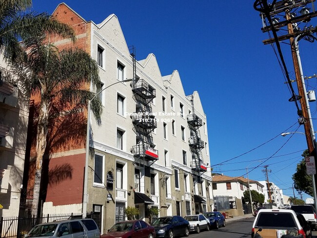 Photo - 425 S Grand View St Apartment
