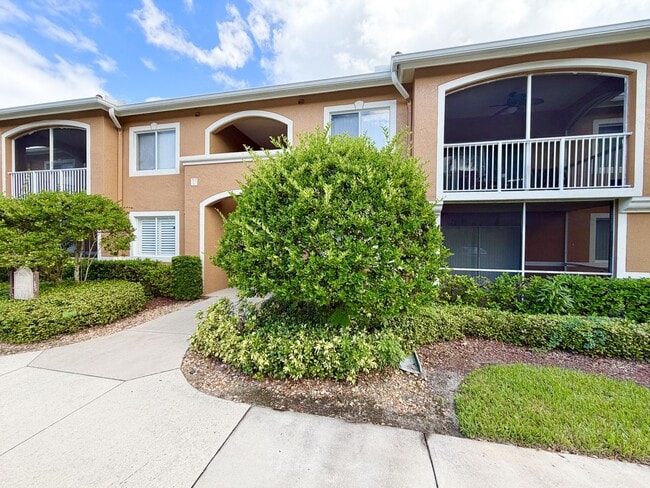 Building Photo - ** NAPOLI ** 2 BED / 1 BATH - CONDO - GREA...