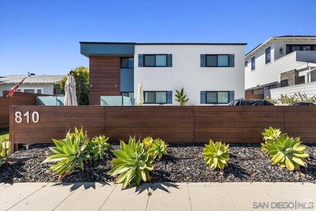 Building Photo - 810 G Ave Unit 2 Rental