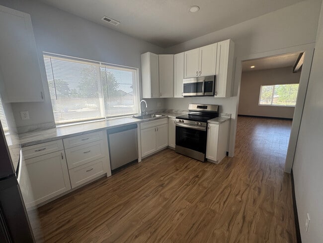 Building Photo - 639 S Coleman St Rental