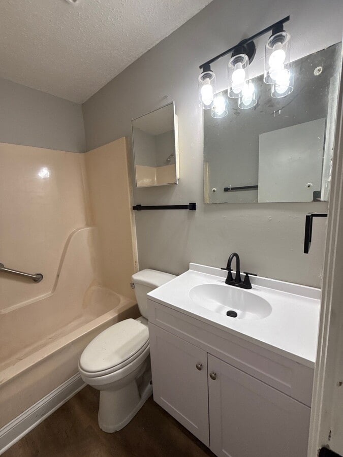 Photo - 125 E Jefferson St