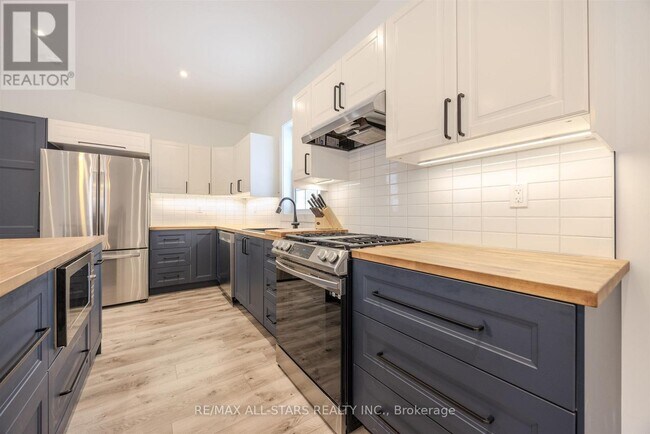 Photo - 21 Albert St S