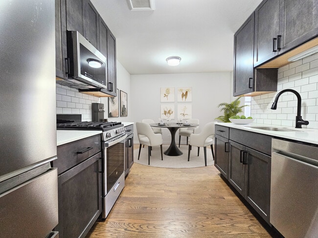 Photo - 524 W Oakdale Ave