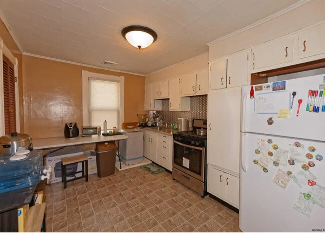 Photo - 838 Lancaster St Unit 2