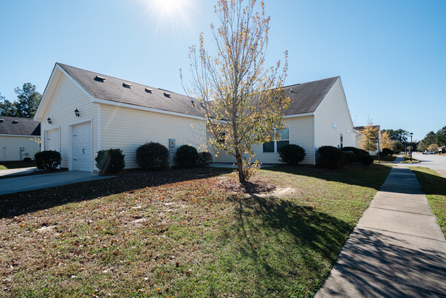 Photo - 600 Trellis Square