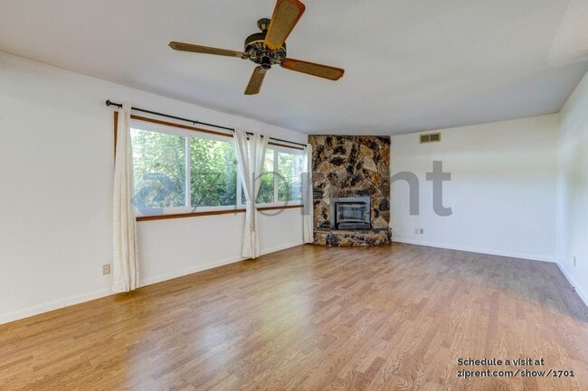 Photo - 950 Pecan Pl