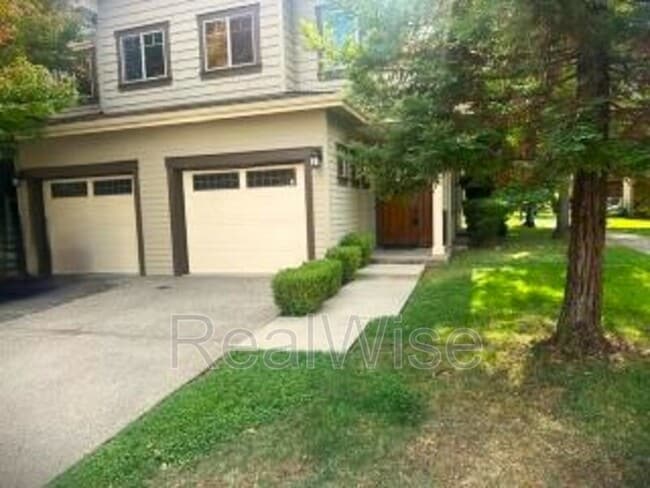 Photo - 1709 SE Softwood Way