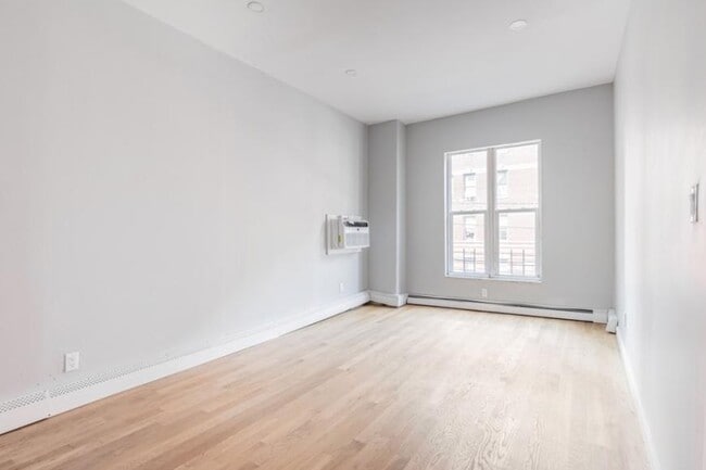 Photo - 5 bedroom in Bronx NY 10458