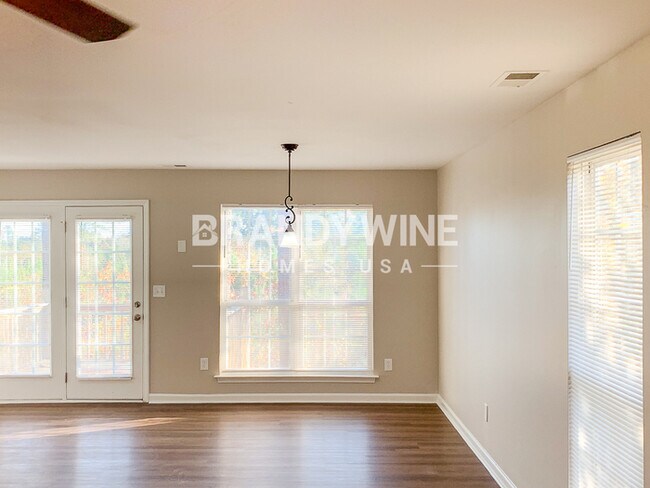 Photo - 425 Hannah Dr