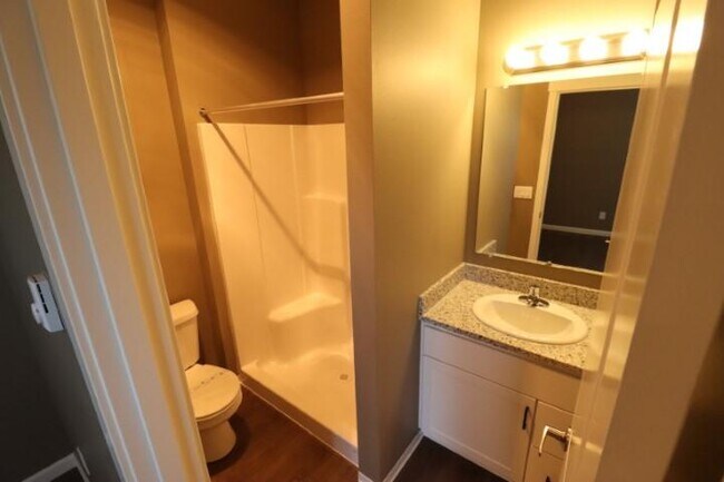 Photo - 465 16th St SE